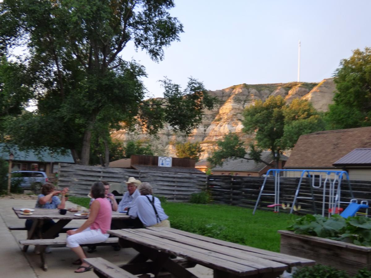 Amble Inn Medora Exterior photo